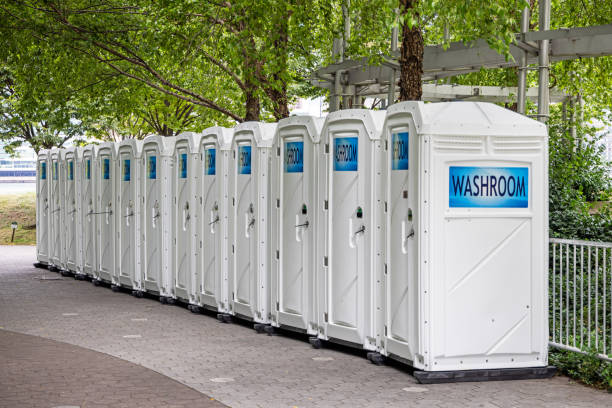 Best Porta potty rental near me  in Edina, MN